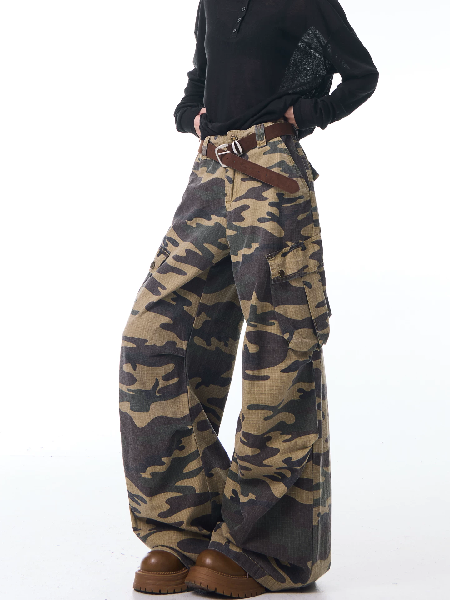 KEN STUDIO Xuân Thu Mới Quần Cargo Ngụy Trang Cổ Điển Quần ống rộng nhiều túi dáng rộng cho nữ Quần dài đến sàn