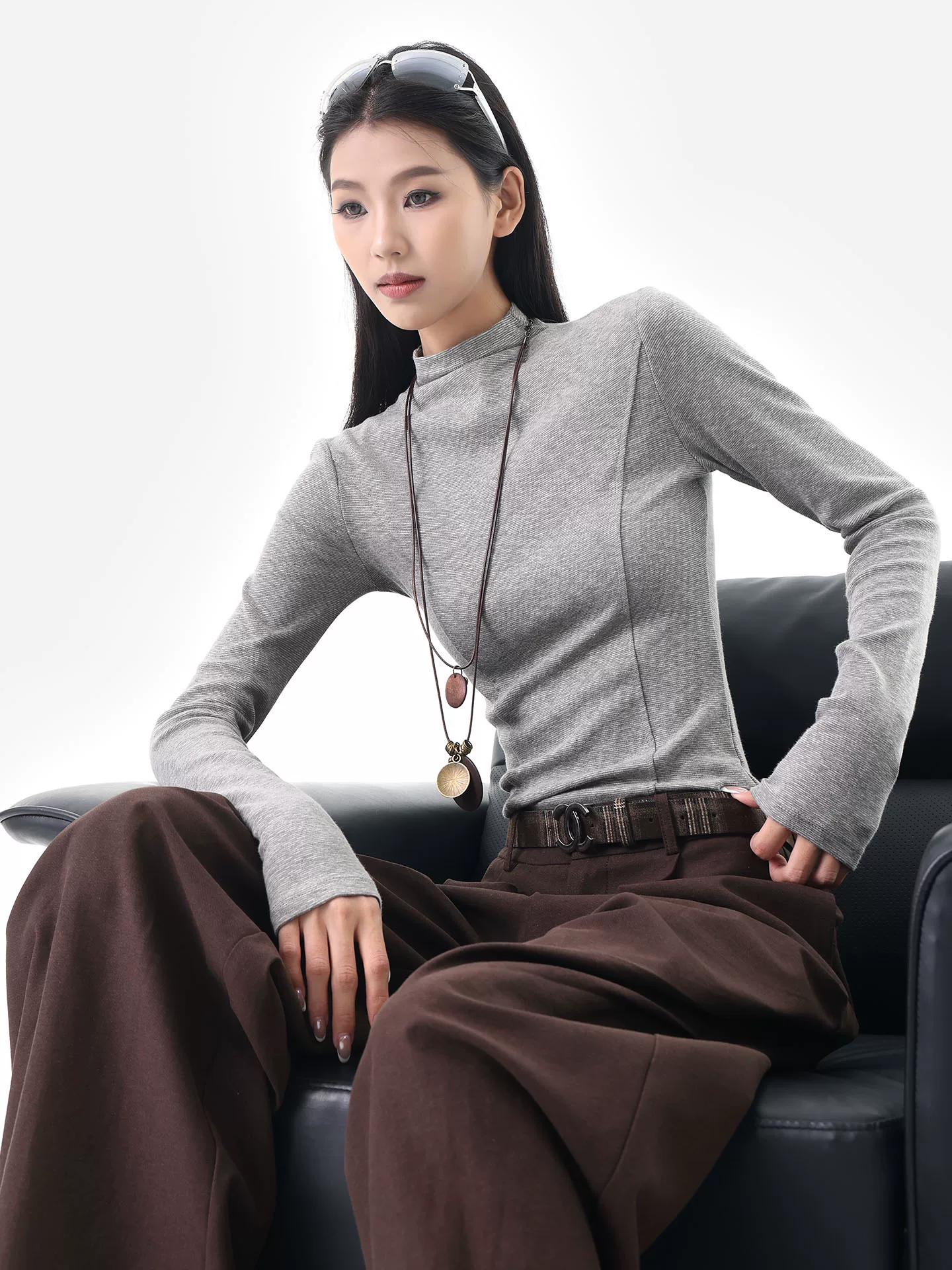 KEN STUDIO Áo thun dài tay cổ cao nửa cổ màu xám thu đông mới dành cho nữ, kiểu dáng ôm vừa vặn và tạo lớp lót bên trong giúp thon gọn
