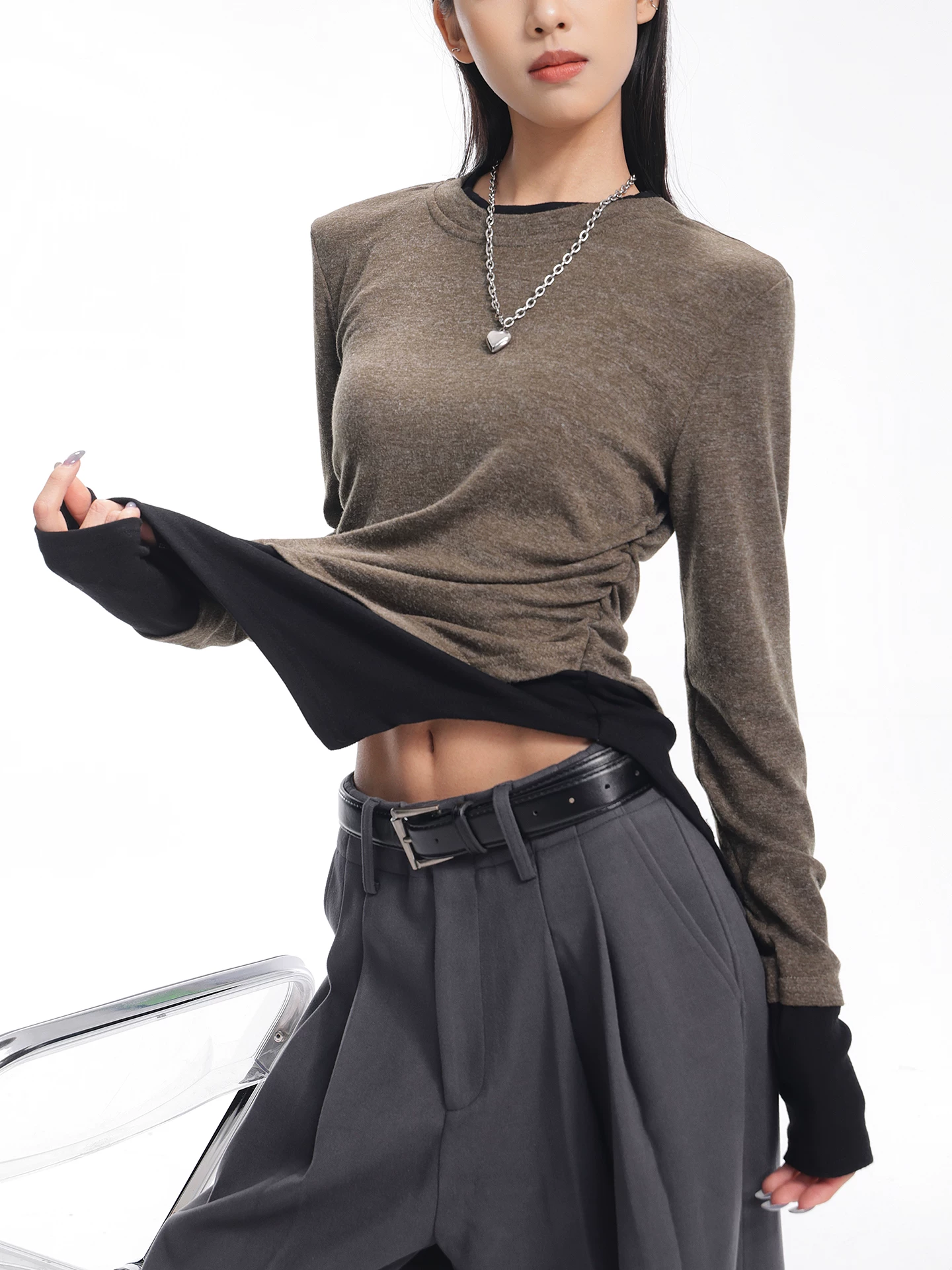 KEN STUDIO Áo thun dài tay mềm mại màu xanh quân đội mùa thu đông mới dành cho nữ với thiết kế giả hai mảnh và áo bên tr