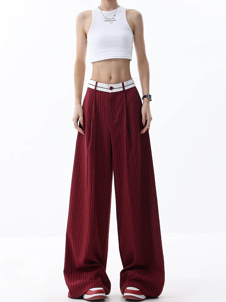 Quần vest sọc mỏng mùa hè của KEN STUDIO dành cho nữ với thiết kế phối màu tương phản và thiết kế xếp nếp, quần ống rộng dài đến sàn