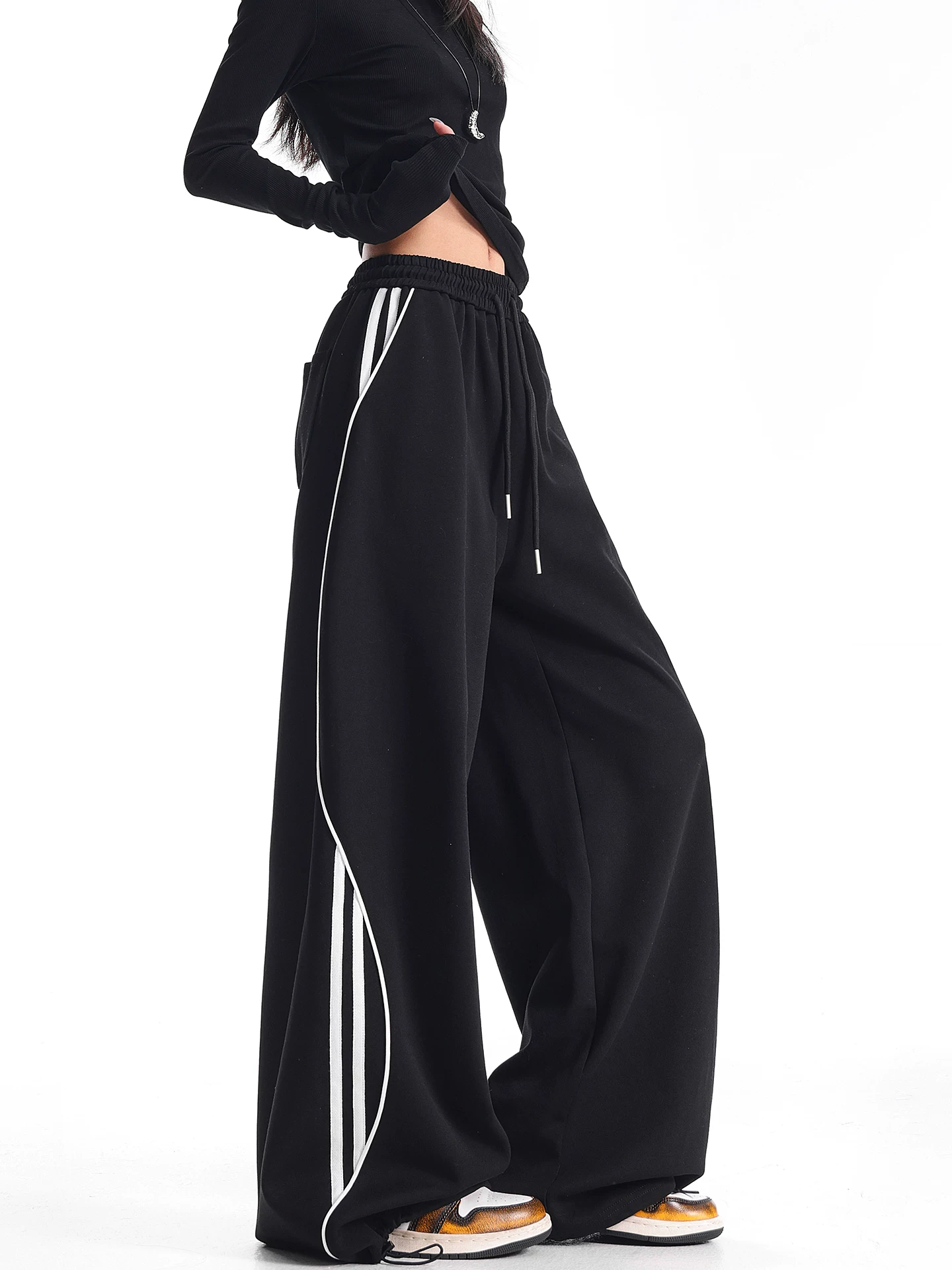 KEN STUDIO quần thể thao ba sọc màu đen phong cách Mỹ mới dành cho nữ, quần dáng rộng dáng rộng, quần thường ngày