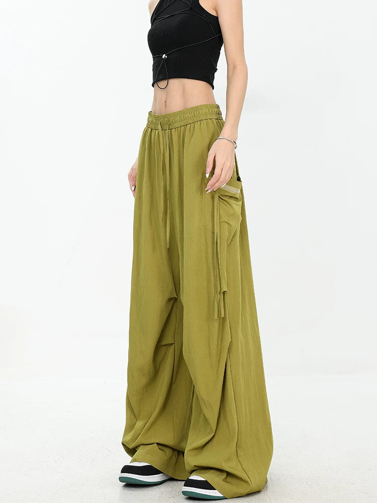 Quần cargo lụa đá thiết kế phong cách lười biếng của KEN STUDIO dành cho nữ, quần ống rộng dáng rộng mỏng nhẹ mùa hè.