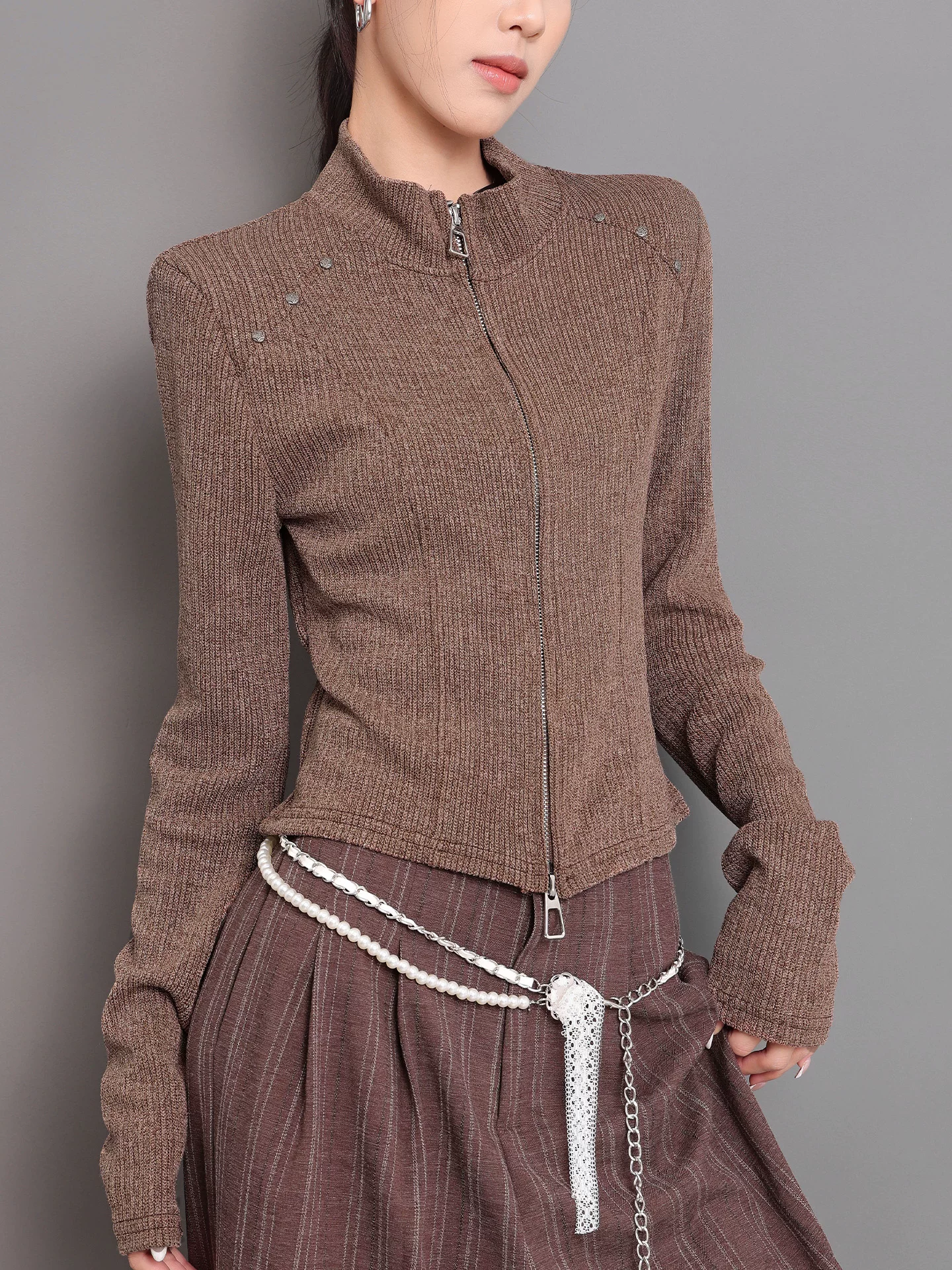KEN STUDIO mùa xuân thu mới Áo dệt kim dài tay màu cà phê dành cho nữ, dáng ôm, kiểu dáng ngắn, áo kiểu giản dị