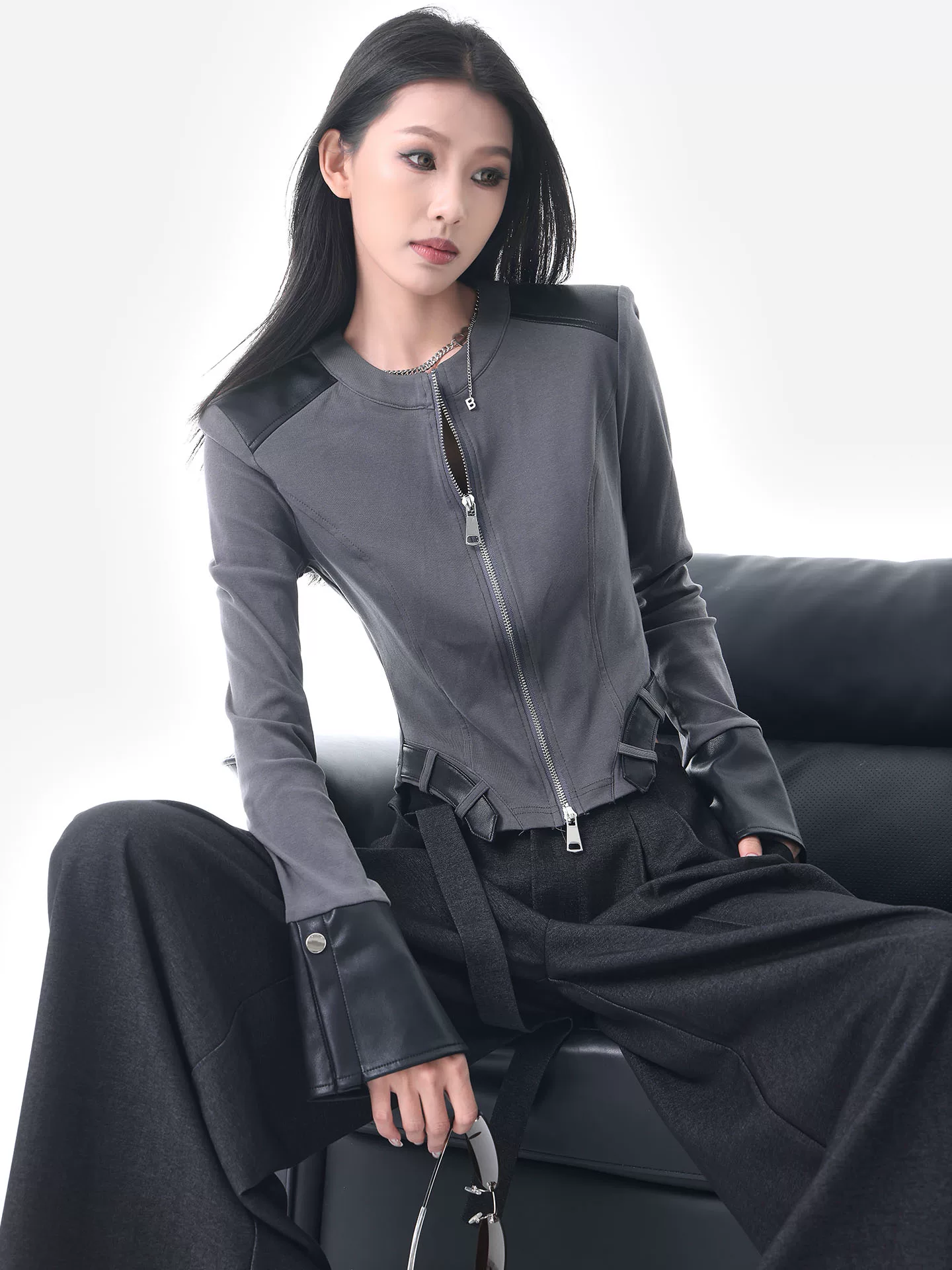 KEN STUDIO Áo thun dài tay phối da PU mùa thu mới dành cho nữ với thiết kế khóa kéo đôi và áo ngắn ôm vừa vặn