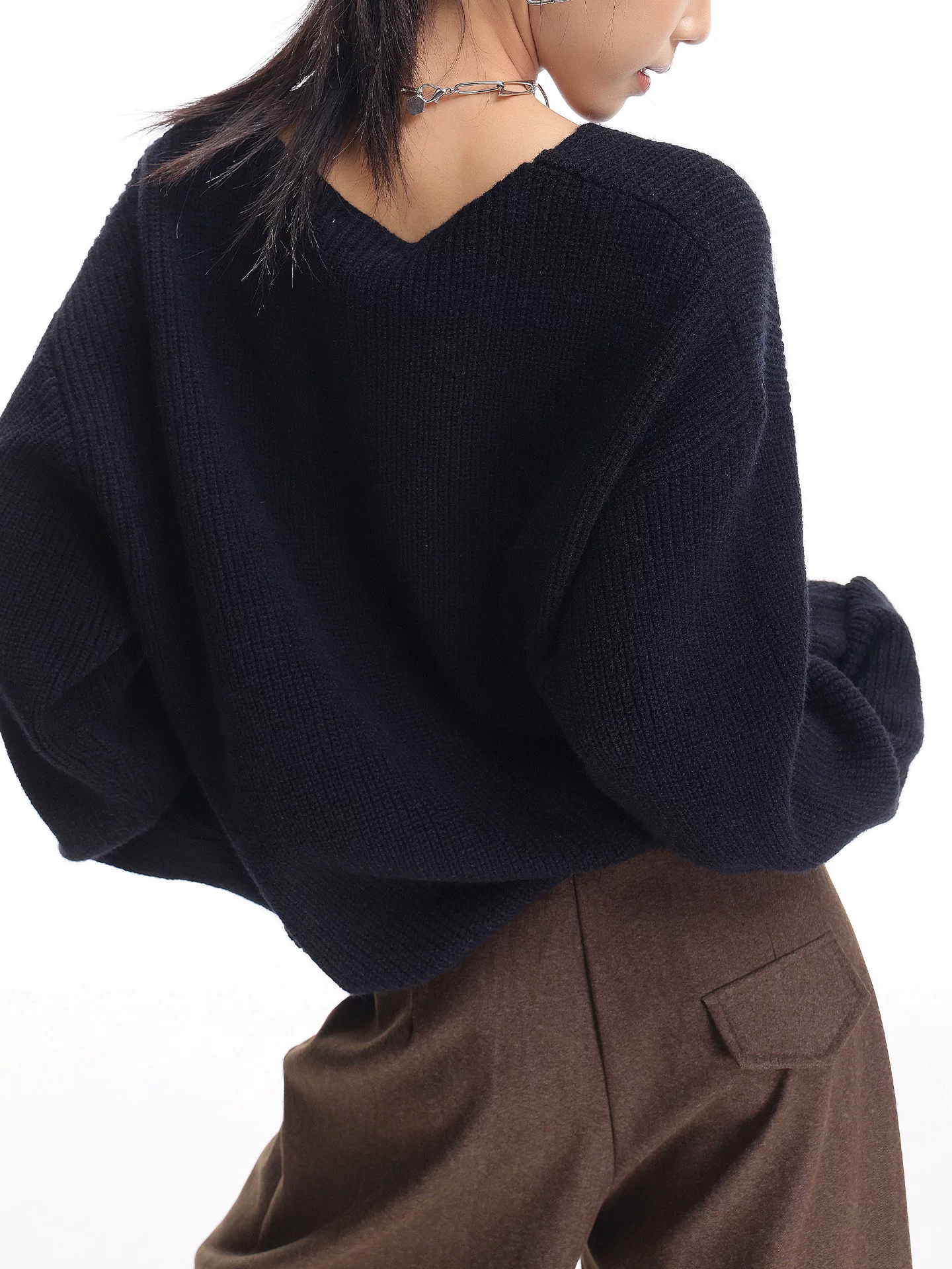 KEN STUDIO Áo dệt kim cổ chữ V màu đen mùa thu đông dành cho nữ, áo dệt kim dáng rộng kiểu dáng lười biếng giúp giảm béo