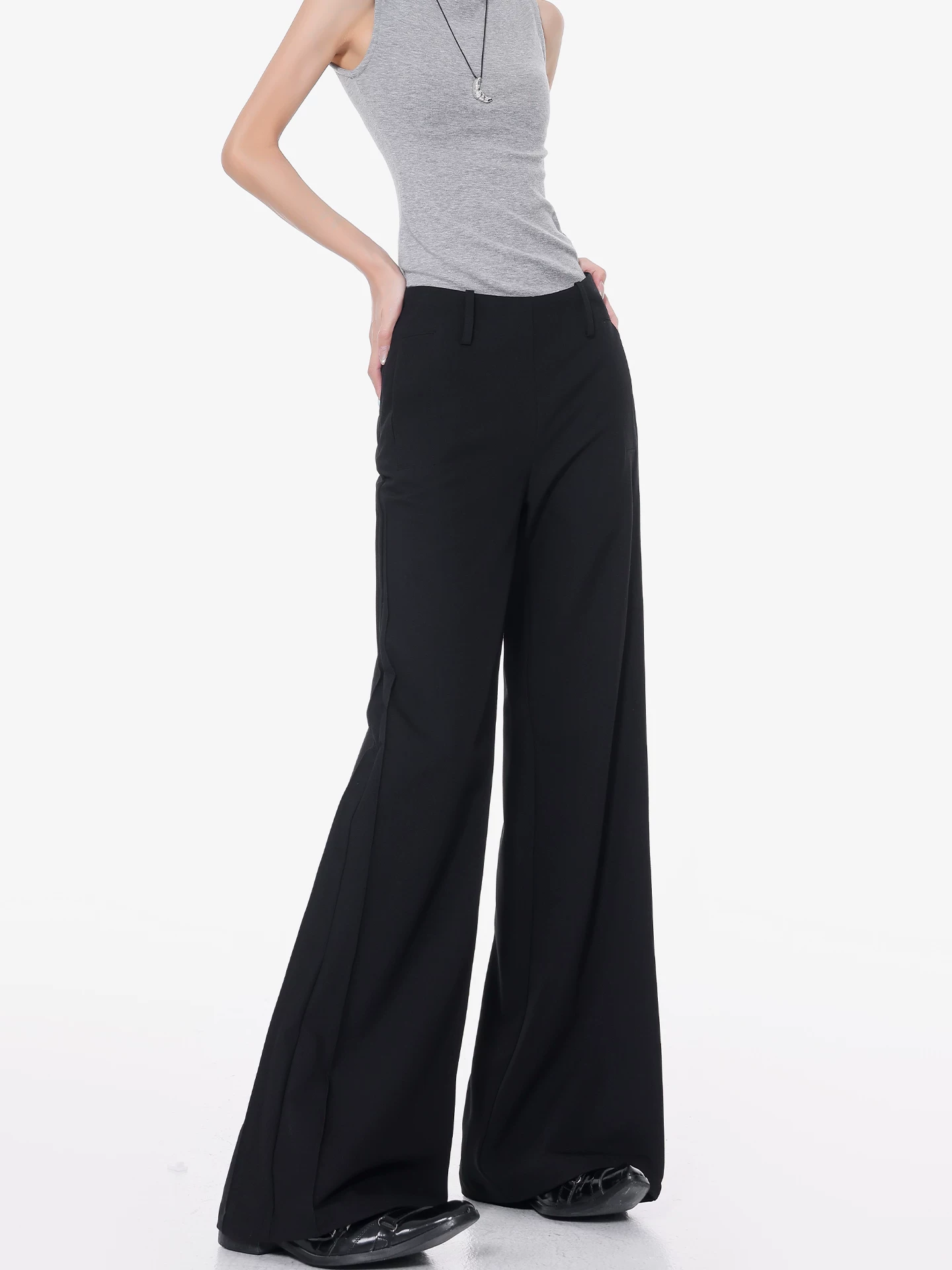 KEN STUDIO Xuân Thu Mới Quần âu ống loe màu đen dành cho nữ Quần dài ống rộng cạp thấp xếp nếp dài đến sàn