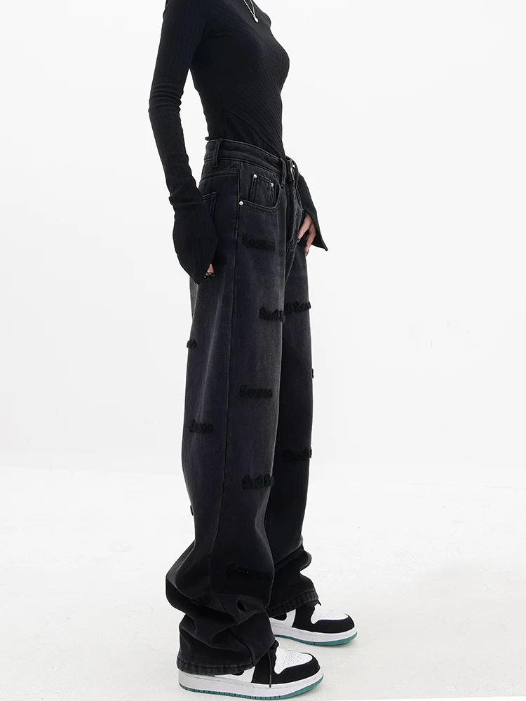 Quần jeans thêu nhung đen KEN STUDIO dành cho nữ mùa thu đông 2025, kiểu dáng rộng ống thẳng, phong cách thường ngày