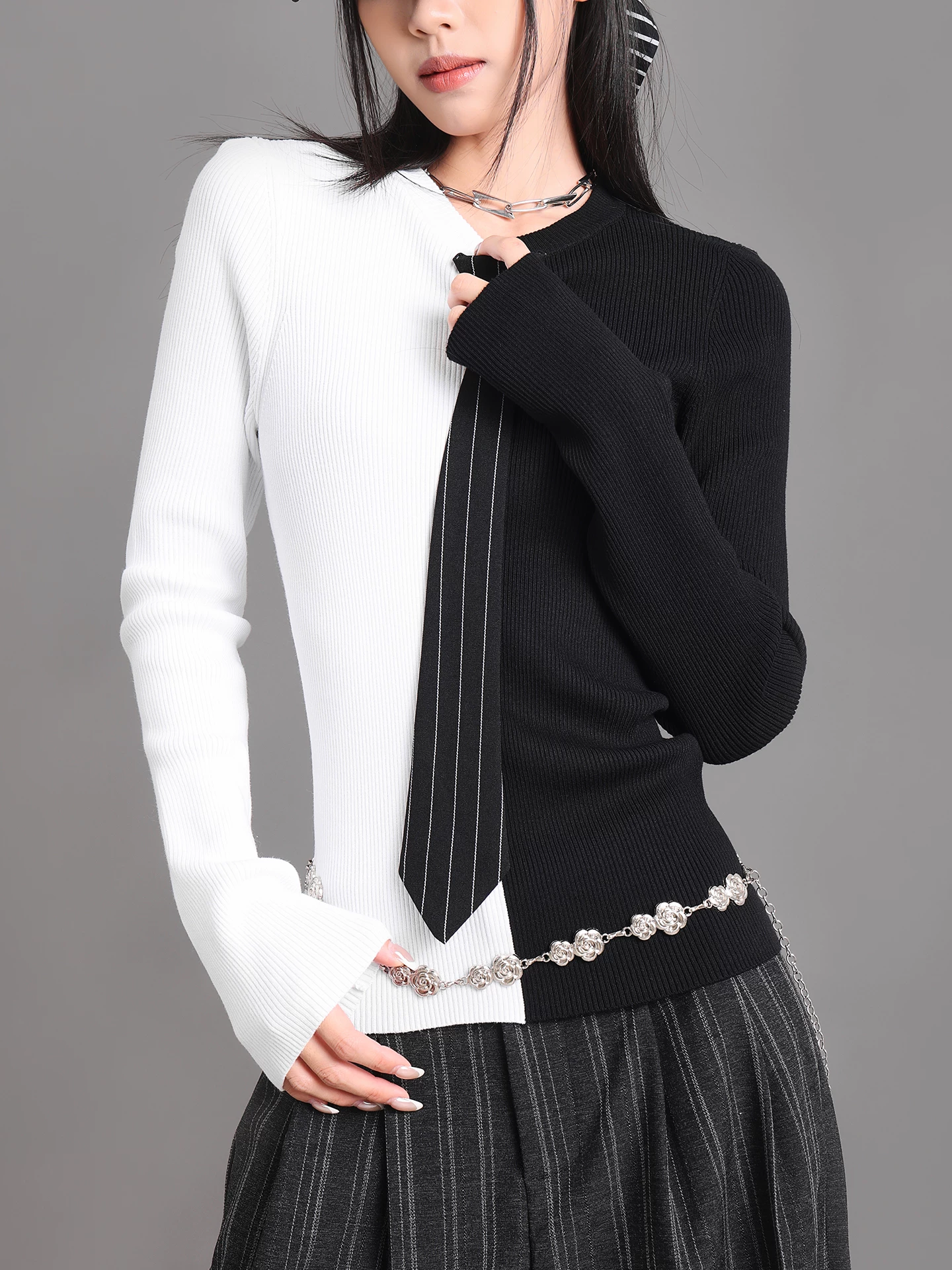 KEN STUDIO bộ sưu tập mùa thu mới áo len dệt kim dài tay phối màu đen trắng dành cho nữ có dây buộc, áo bên trong giúp thon gọn