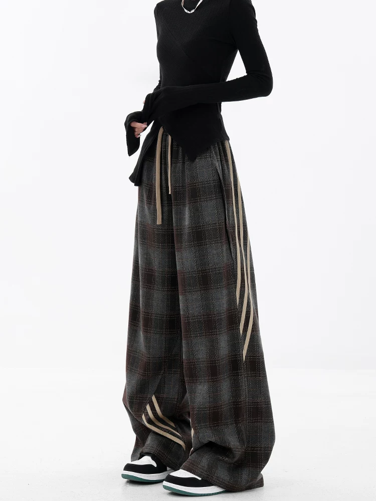 KEN STUDIO Quần kẻ sọc thể thao thông thường có lót lông cừu mùa thu đông dành cho nữ, quần ống rộng ba sọc chắp vá, quần dài đến sàn.