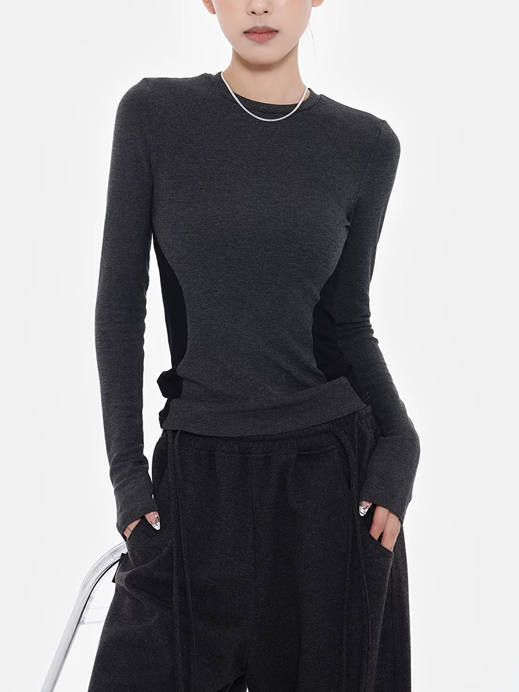 Áo thun nữ tay dài chất liệu mềm mại, kiểu dáng thể thao, cổ tròn, phối màu chải sợi, xu hướng Thu/Đông KEN STUDIO2025