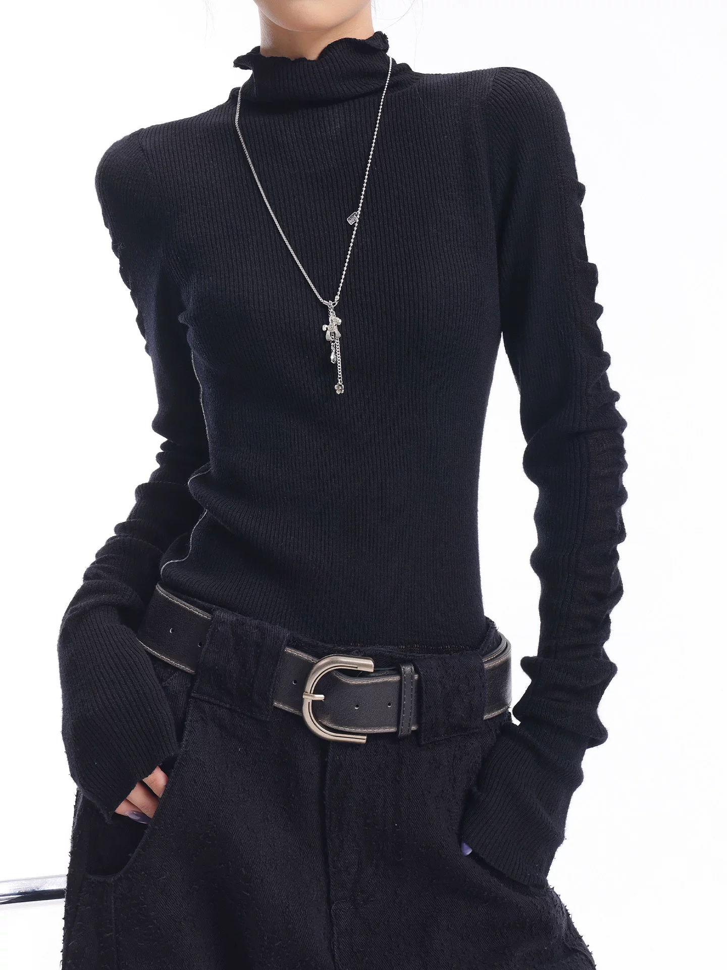 KEN STUDIO Áo thun dài tay màu đen mới thu đông của KEN STUDIO Áo thun dệt kim cổ cao ôm sát bên trong dành cho nữ