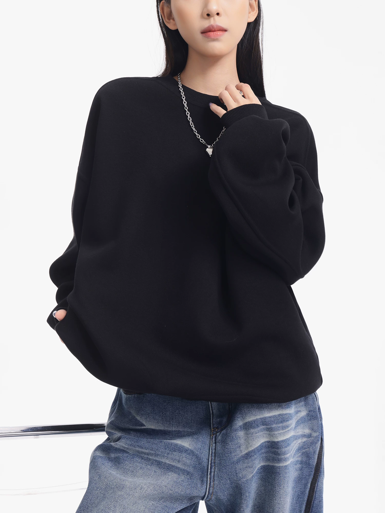 KEN STUDIO Áo len dài tay nhung đen mùa thu đông mới dành cho nữ, dáng rộng, thon gọn và đa năng, áo chui đầu thông thường