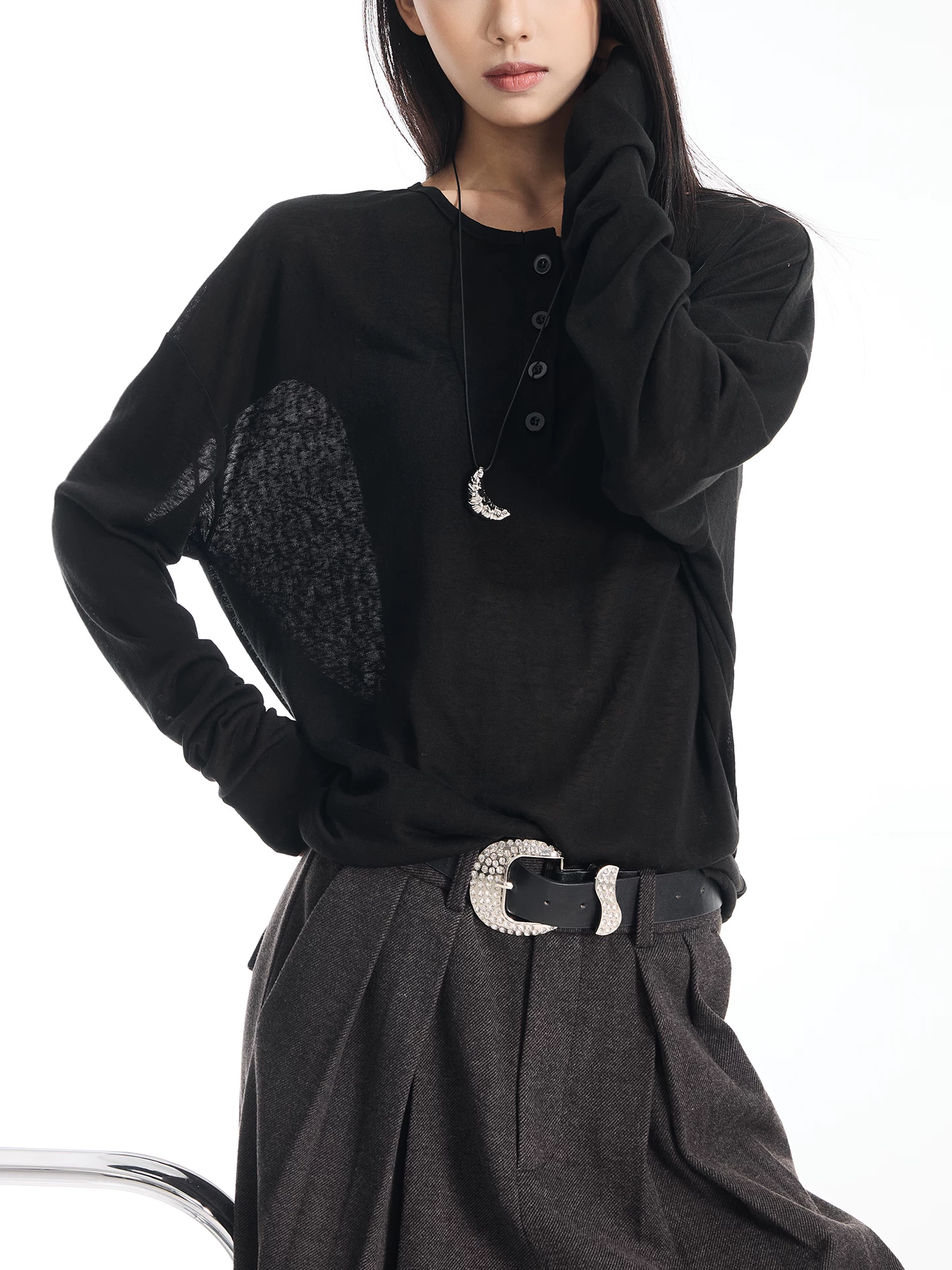 KEN STUDIO Xuân Thu Mới Màu Đen Cổ Henry Áo thun dài tay hơi lộn trộn Áo thun nữ dáng ôm vừa vặn Áo sơ mi cơ bản