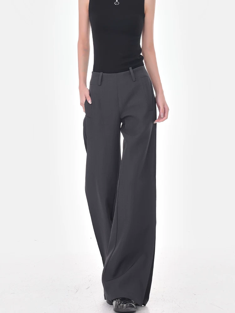 KEN STUDIO Xuân Thu Phong cách mới Quần âu ống loe màu xám đậm dành cho nữ, xếp nếp, thon gọn, quần ống rộng đa năng, quần dài ngang sàn