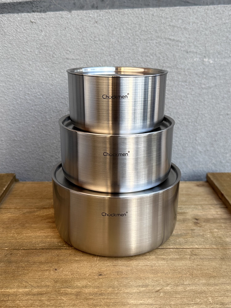 Phải có khi sử dụng nặng: Bát inox 18/10 có nắp, bát hấp trứng, lọ gia vị đáy phẳng, bát dày cho trẻ em, nồi hầm, bát hấp.