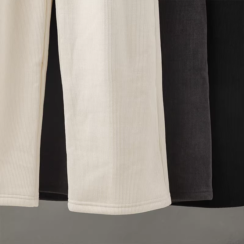 Quần nam chất liệu vải gân dày có lớp lót lông cừu, quần thể thao ống rộng dáng rộng cho mùa thu đông, quần ống đứng kiểu dáng xuông thoải mái.