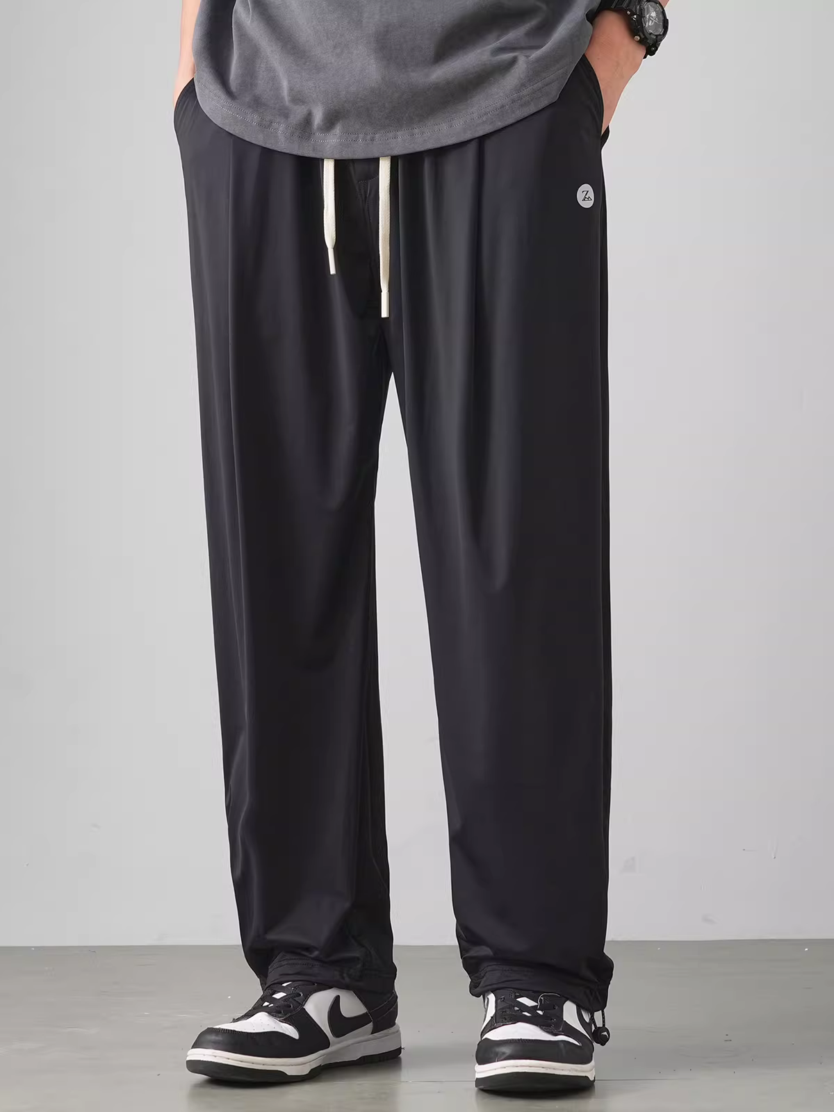 Quần thể thao nam chất liệu vải lụa đá mát lạnh, kiểu dáng xu hướng hè 2024, mỏng nhẹ, nhanh khô, rộng rãi, dáng thẳng, dài.