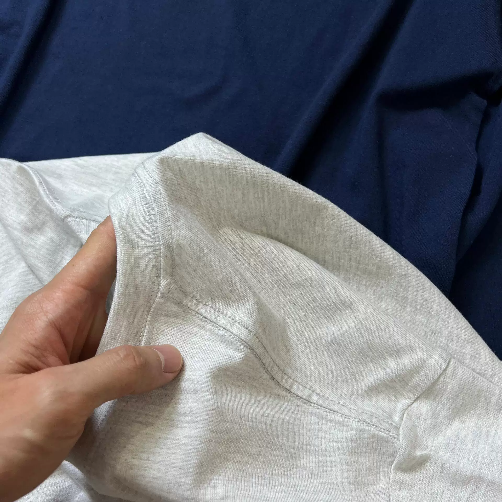 Outlet~ Quầy xuất khẩu hàng hiệu áo thun cotton nguyên chất màu trơn bền chắc mùa thu đông mới áo thun dài tay đa năng lớp lót cơ bản