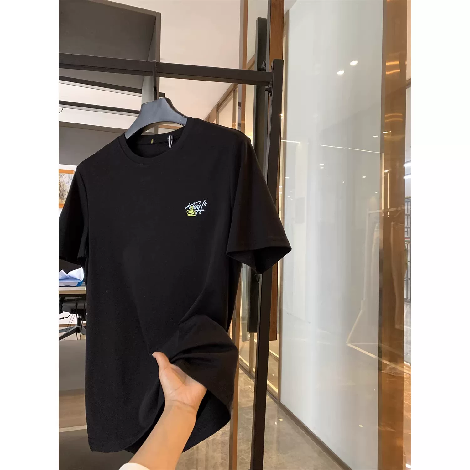 Hàng xuất khẩu~ Hàng thanh lý, giá rẻ cho nam và nữ, áo thun ngắn tay in hình mới, chất liệu cotton nguyên chất.