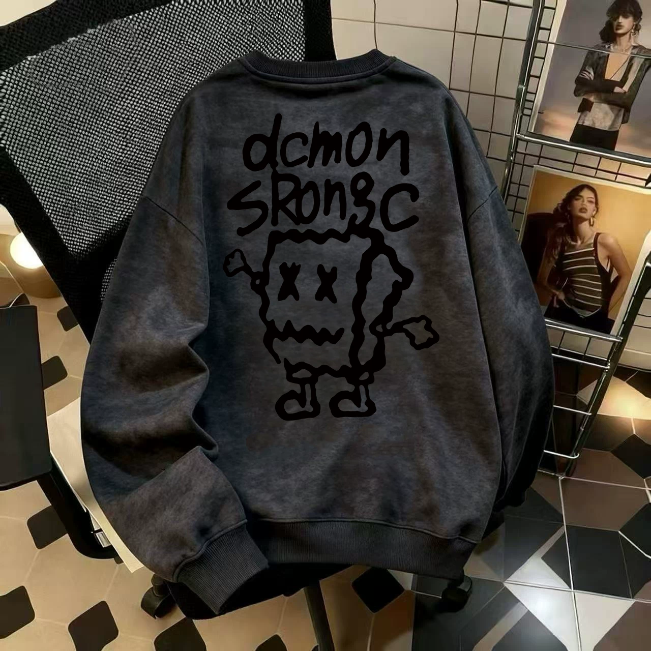 Áo thun nỉ cổ tròn dày dặn giữ ấm mùa thu đông, họa tiết tie-dye độc đáo, hàng xuất khẩu chính hãng, giá ưu đãi.