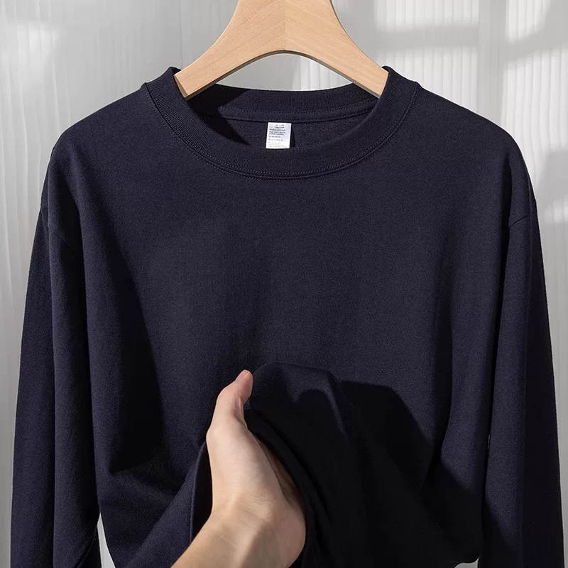 Đồ xuất khẩu dư thừa ~ Áo thun dài tay cơ bản, chất liệu dày dặn, màu xanh navy, kiểu dáng rộng rãi và đơn giản, đã được cắt mác.