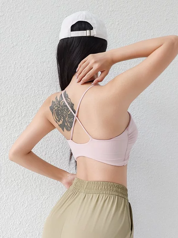 Áo ngực thể thao yoga mùa xuân hè 2026 kiểu mới, thiết kế liền thân, gợi cảm, có dây vai mỏng và lưng đẹp.