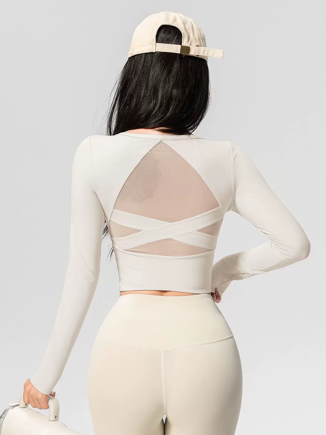 Áo thể thao Jiumai Yipin Nude Feel dành cho nữ, trang phục tập yoga dài tay vừa vặn mùa thu có miếng đệm ngực, quần áo tập thể dục Pilates.
