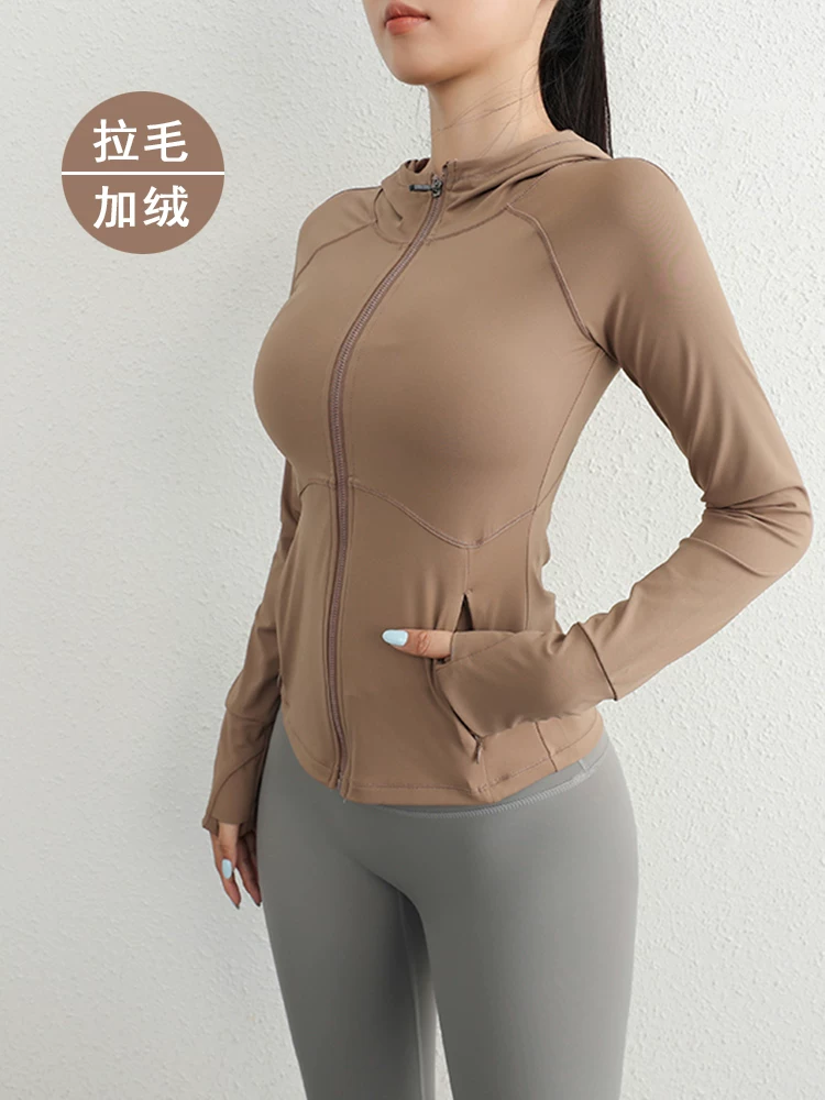 Áo khoác thể thao nữ có mũ, kiểu dáng ôm sát, khóa kéo, chất liệu cùng loại với các thương hiệu lớn, thích hợp cho yoga, áo thể thao dài tay lót lông cừu ôm sát.