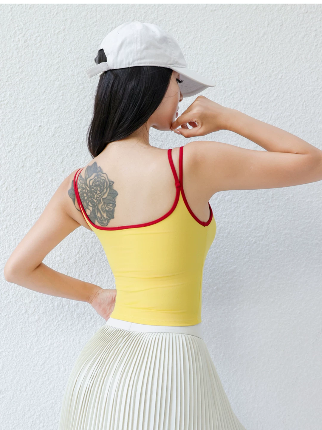 Áo vest thể thao mới của Jiumai Yipin, đồ lót chạy bộ chống sốc một mảnh, phối màu, thiết kế lưng đẹp, trang phục tập yoga không tay.