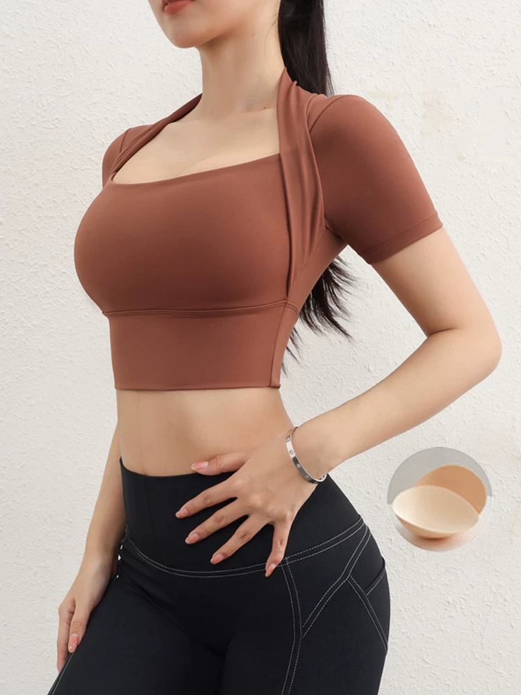Áo tập yoga Jiumai Yipin có đệm ngực, áo crop top ngắn tay gợi cảm, áo thun ôm vừa vặn co giãn, phổ biến trực tuyến.