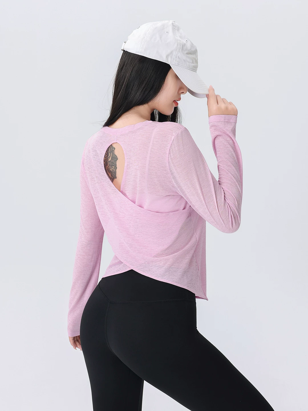 Áo thun che lưng tập yoga đẹp mắt cao cấp Jiumai có hiệu ứng xếp nếp, áo thể thao dài tay dáng rộng giúp thon gọn cơ thể dành cho mùa thu.