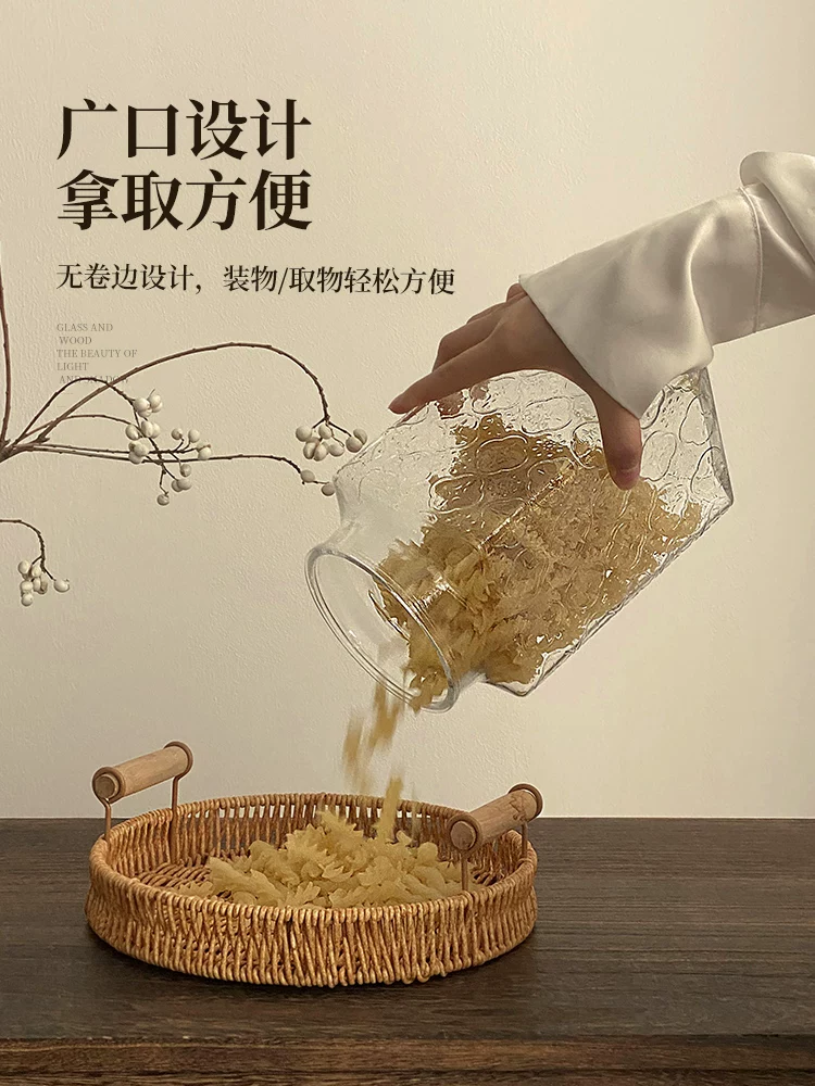 Hũ thủy tinh dày, kín hơi, dung tích lớn, dùng để bảo quản thực phẩm, đường đá, hoa quả sấy khô, đồ ăn vặt, trà.