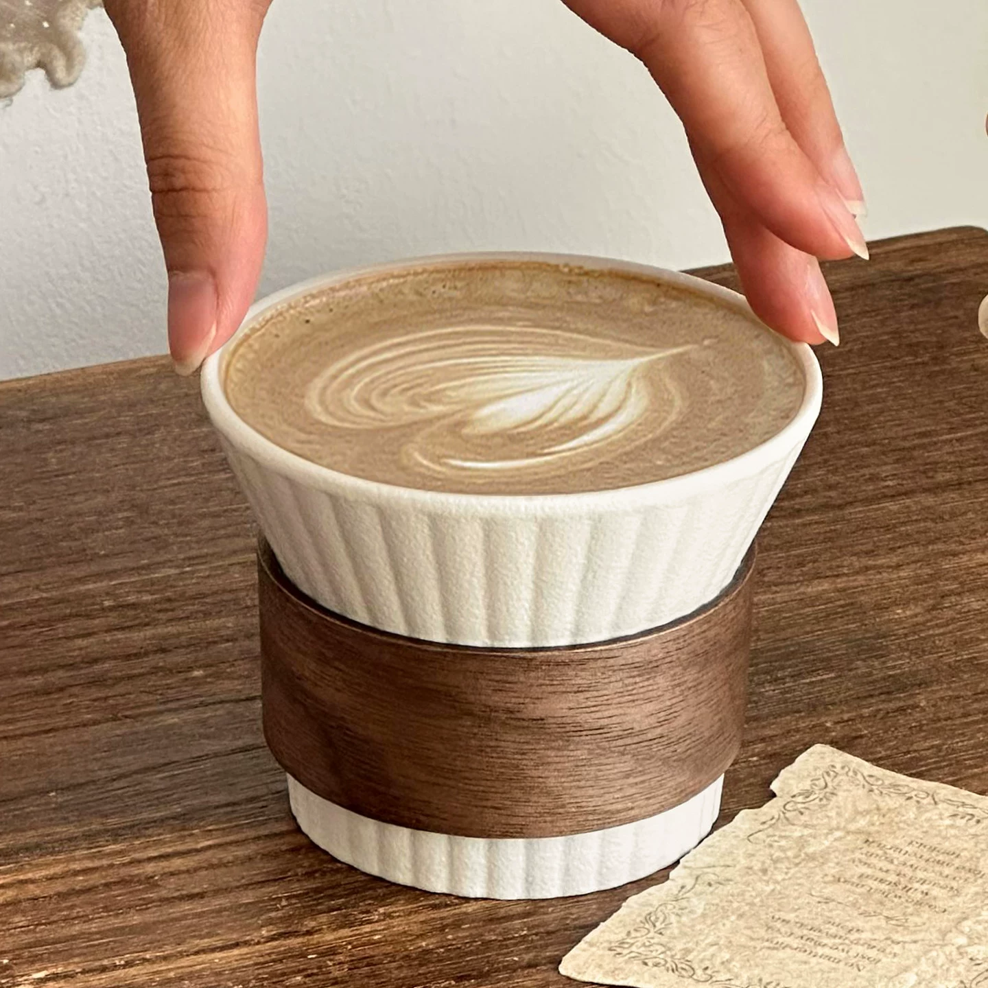 Cốc gốm cổ điển, cốc cà phê treo tai, cốc latte và cốc Americano đá dùng trong gia đình, cốc cầm tay chống bỏng, cốc đặc biệt dành cho nghệ thuật latte espresso.