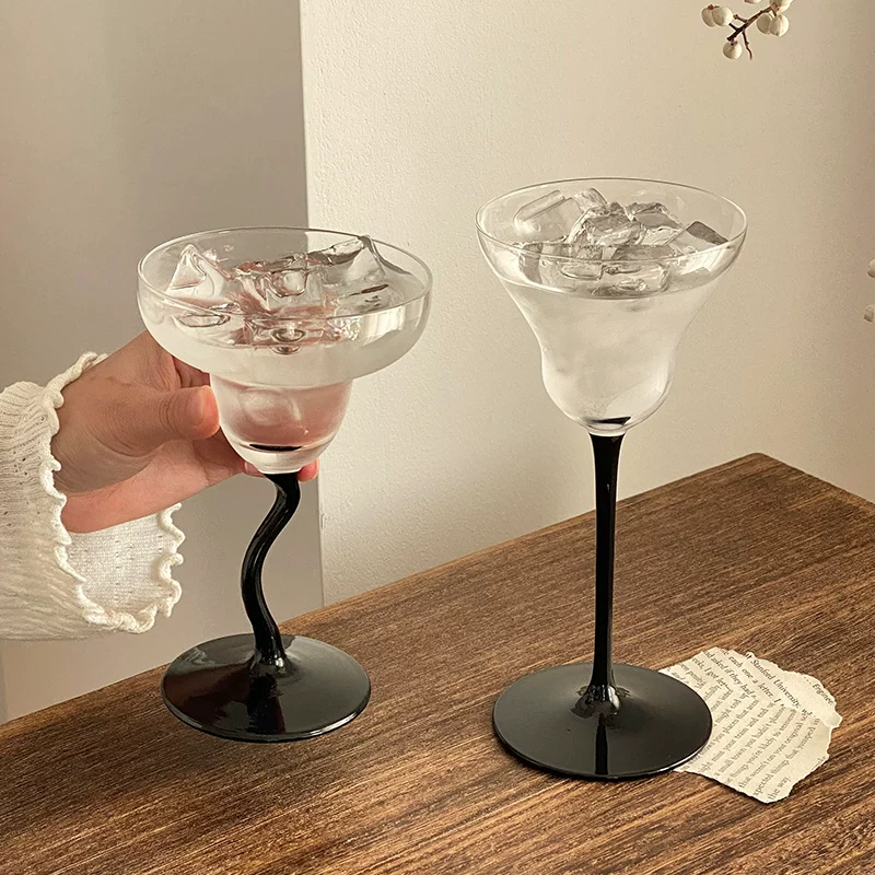 Ly cocktail thiết kế độc đáo, mang lại cảm giác cao cấp, sáng tạo khi sử dụng tại nhà, ly uống rượu nhẹ nhàng độc đáo, ly pha chế, ly rượu trái cây.