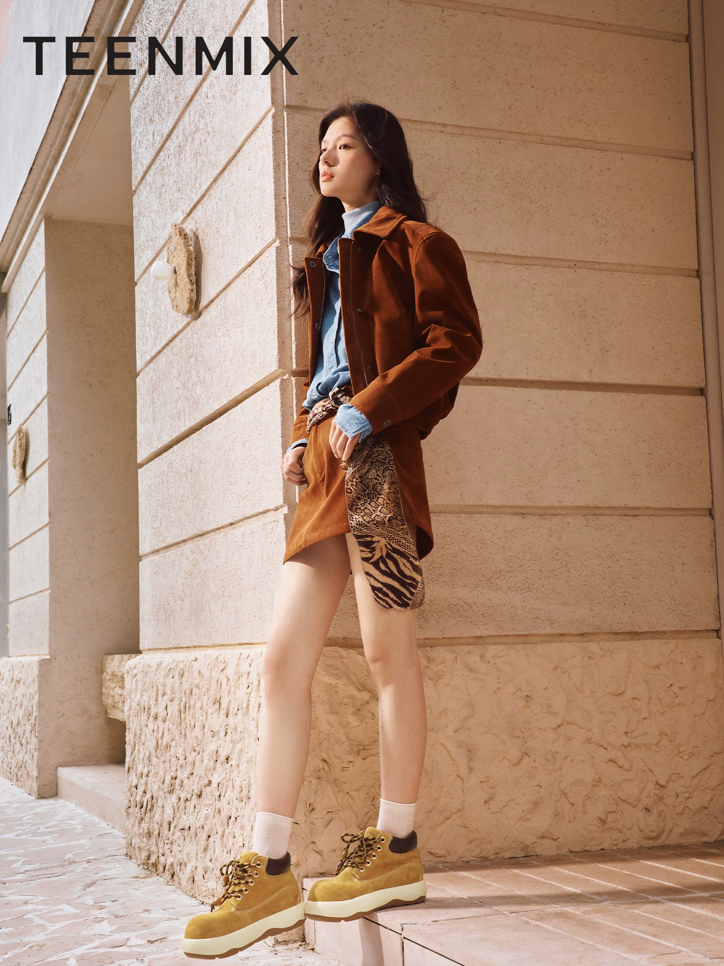 Giày bốt công sở đế dày tăng chiều cao màu vàng Tianmeiyi dành cho nữ, bốt chunky dễ thương, bốt Martin, bốt ngắn, mẫu mới thu đông 2025.