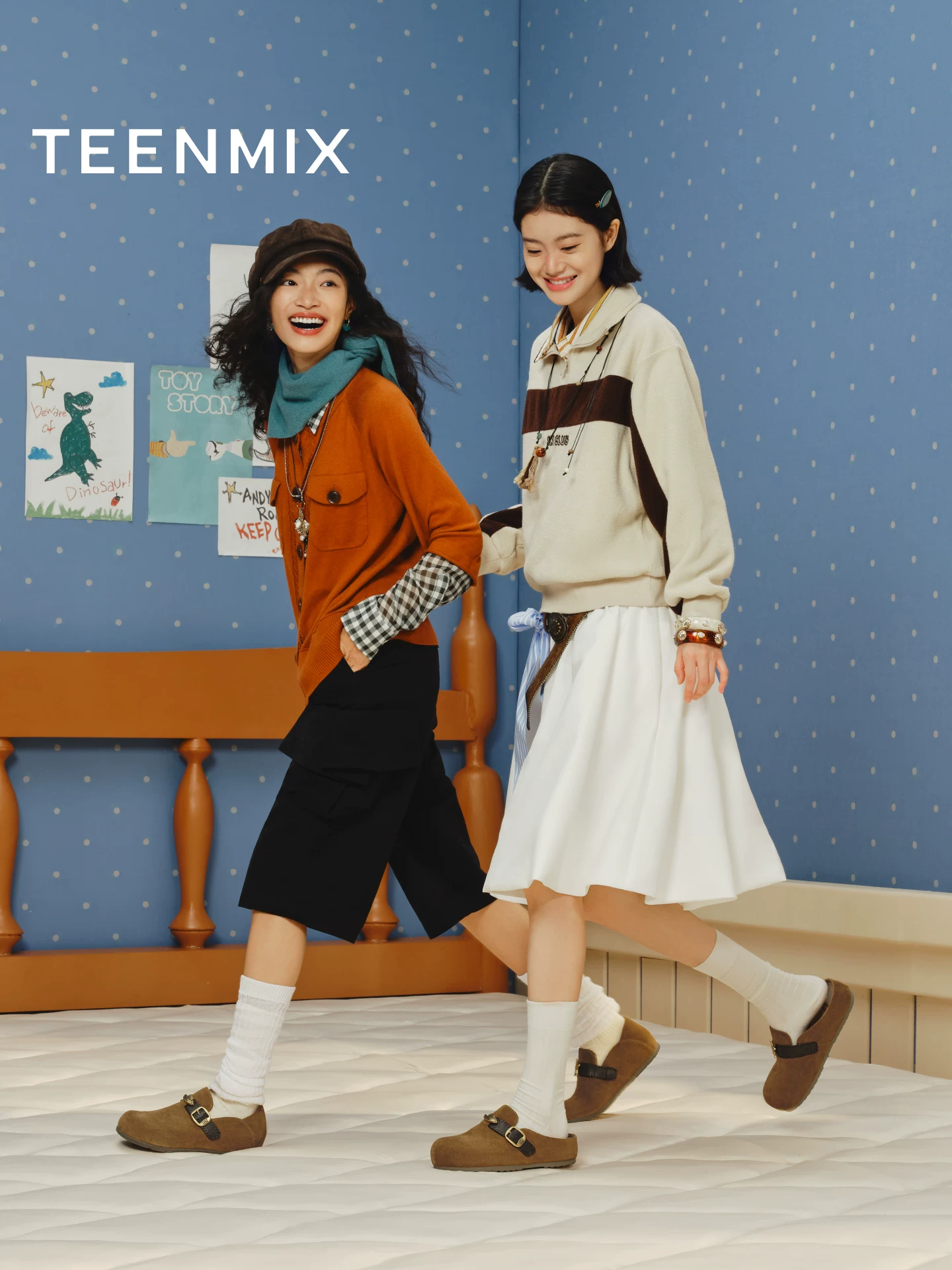 Giày Tianmeiyi Toy Story đế dày kiểu Birkenstock có lông nhung dành cho nữ, dép nửa kín mũi đế mềm mùa thu mới