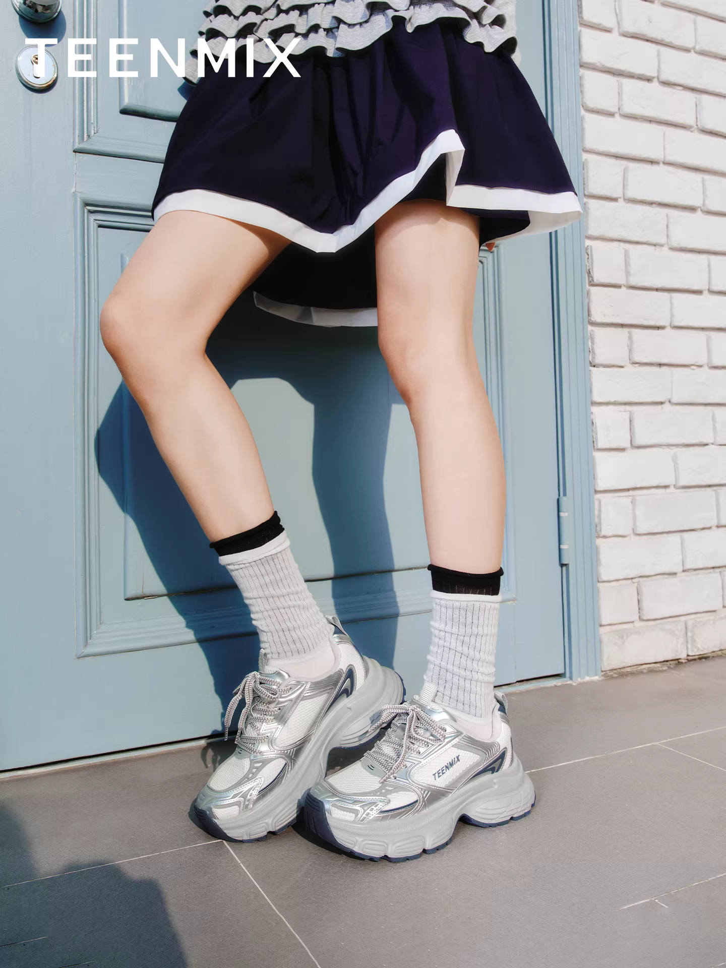 Giày bố đế dày tăng chiều cao kiểu Tianmeiyi Little Flying Wing của Wu Xuanyi dành cho nữ, giày thể thao cổ điển mùa thu mới, giày thường.