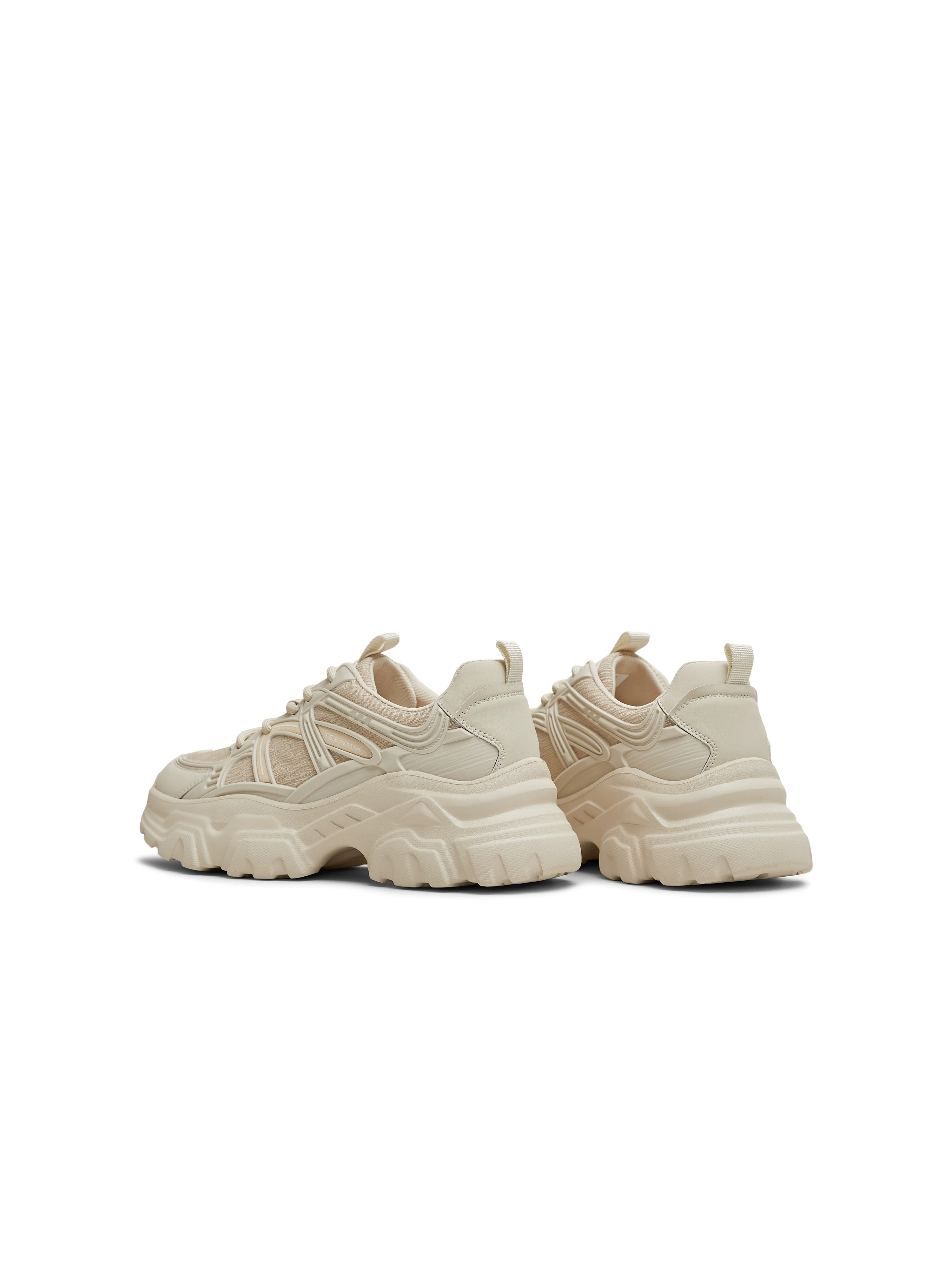 Giày thể thao nữ Tianmeiyi đế dày tăng chiều cao kiểu retro, giày trắng thường ngày, mẫu mới thu 2025 BI821CM5