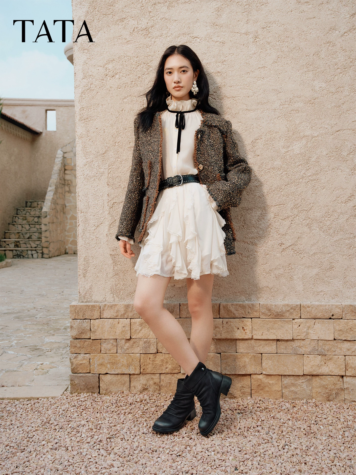 Giày bốt TATA 2025 Giày bốt thời trang mới mùa đông có lót lông cừu Giày bốt thông thường dành cho nữ Giày bốt ngắn 7C843DD5