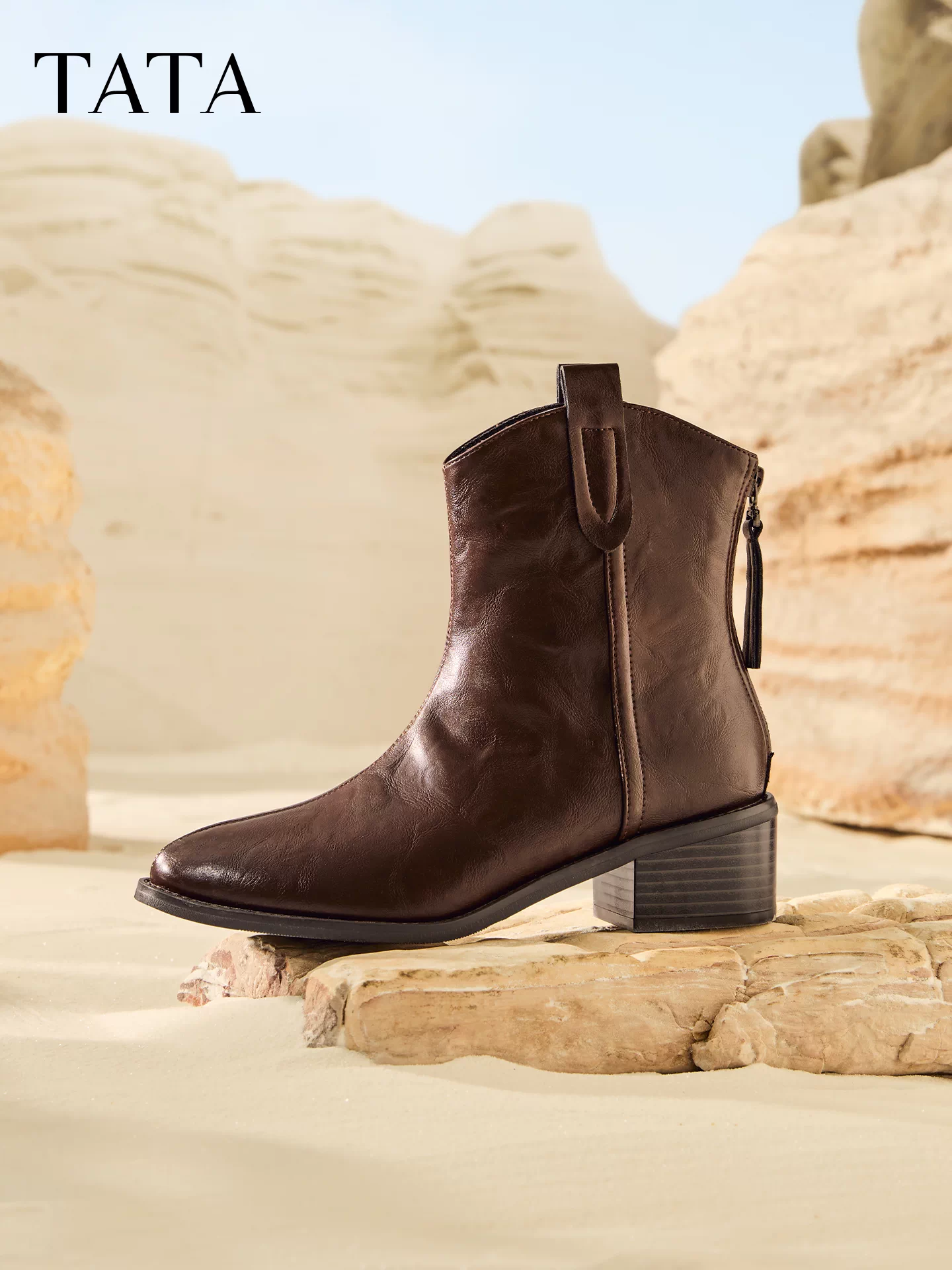 TATA giày bốt mùa đông 2025 mới kiểu phương Tây cổ điển giày nữ thời trang màu đen ngắn UVF01DZ5