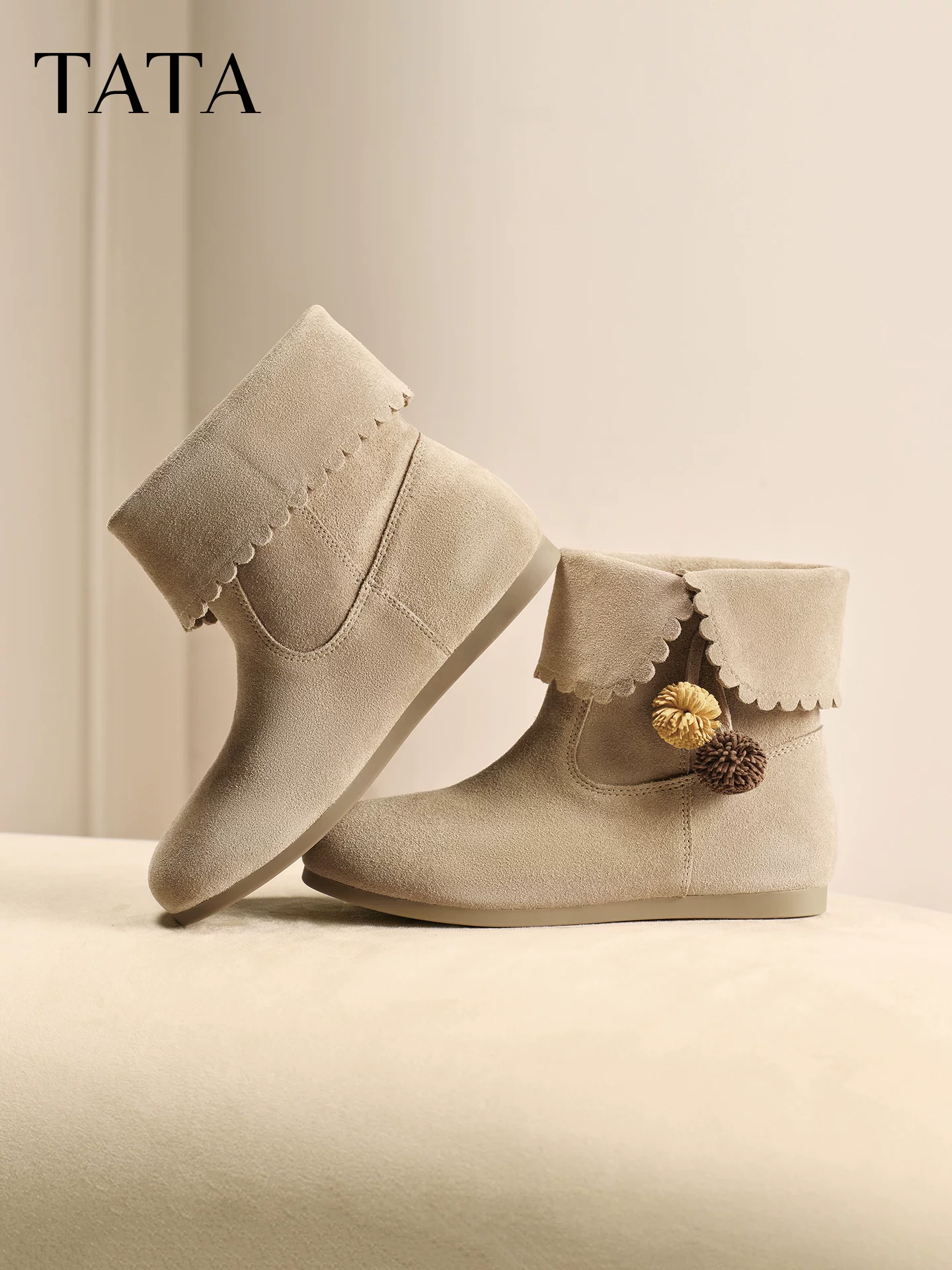 Giày Bốt TATA 2025 Mùa Đông Mới Giày Bốt Thời Trang Đa Năng Giày Nữ Giày Bốt Ngắn Giày Bốt Phương Tây YVY01DD5