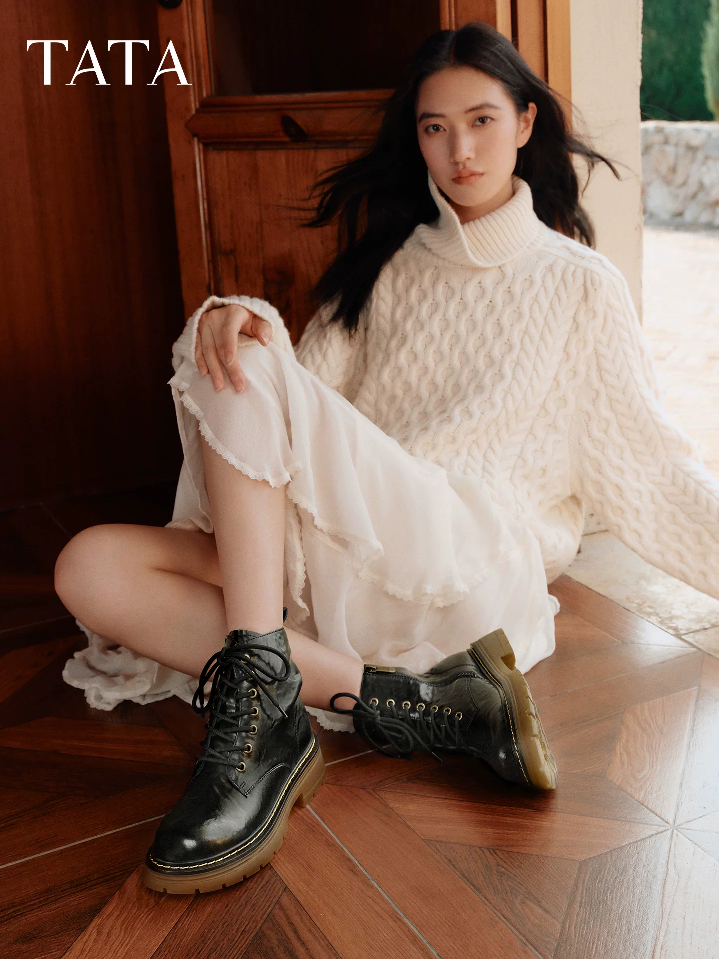 Giày Bốt Nữ TATA Retro Martin Boots 2025 Phong Cách Anh Quốc Da Thật Chính Hãng Da Lót Lông Cừu Giày Bốt Ngắn Giày Bốt Công Sở CHQ01DD5