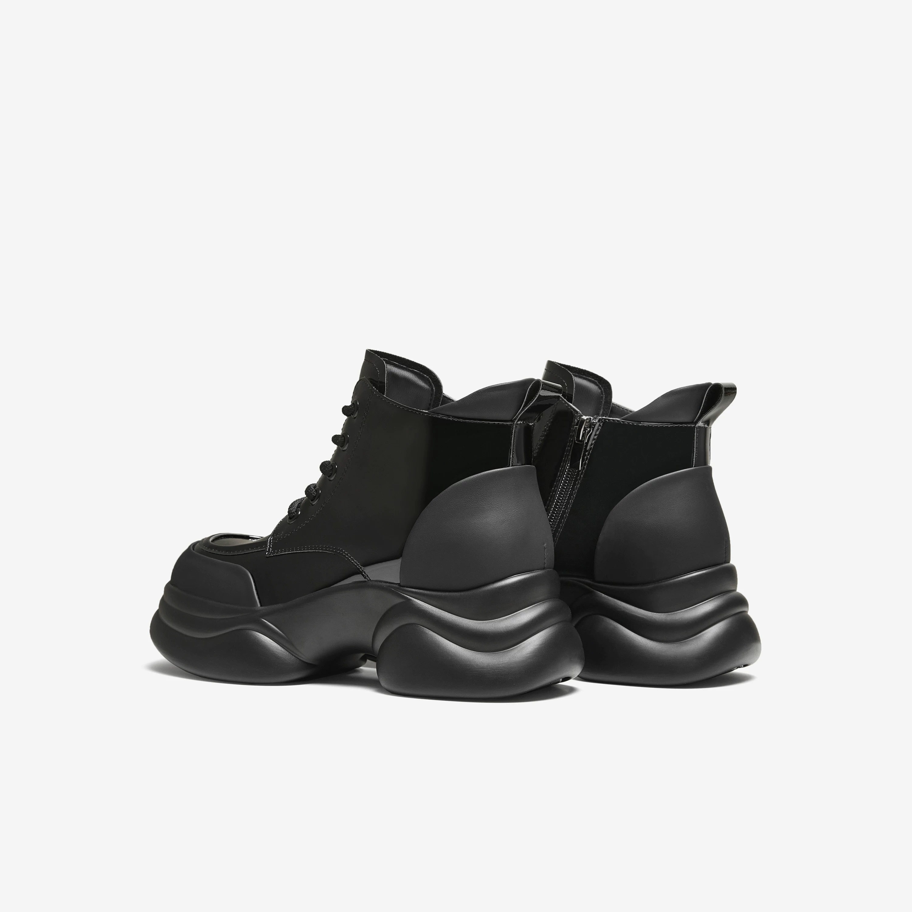 Giày bốt nữ TATA 2025 Giày bốt Martin đa năng Giày bốt ngắn màu đen mới Giày bốt công sở đế dày CCJ08DD5