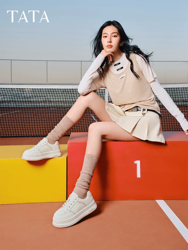 TATA Giày thể thao đế dày màu trắng Giày nữ mùa xuân mới Giày thể thao thoáng khí Giày thường ngày cho nữ DWBX8AM5
