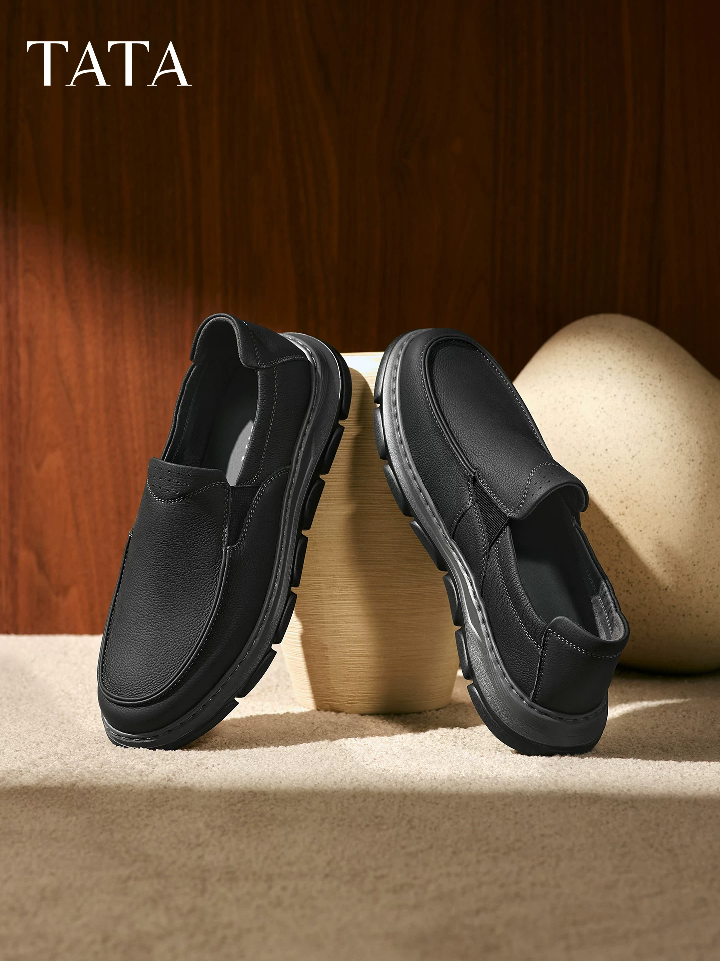 Giày nam TATA mùa đông 2025 kiểu đơn giản, dễ mang, giày da công sở, giày đen lịch sự 299D9CM5