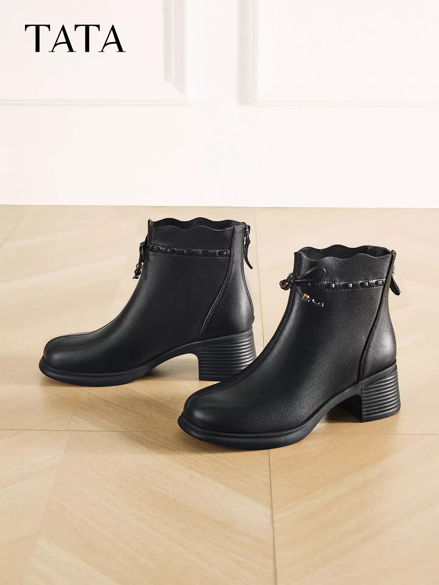TATA giày bốt thời trang mùa đông 2025 bằng da cừu có lông cừu Giày bốt da ngắn màu đen Giày bốt đế dày mỏng 7A540DD5