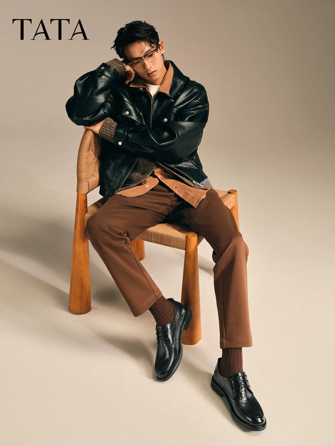 Giày Nam TATA 2025 Mùa Đông Màu Trơn Thoải Mái Đa Năng Giày Da Giày Da Mới Màu Đen QGY01CM5