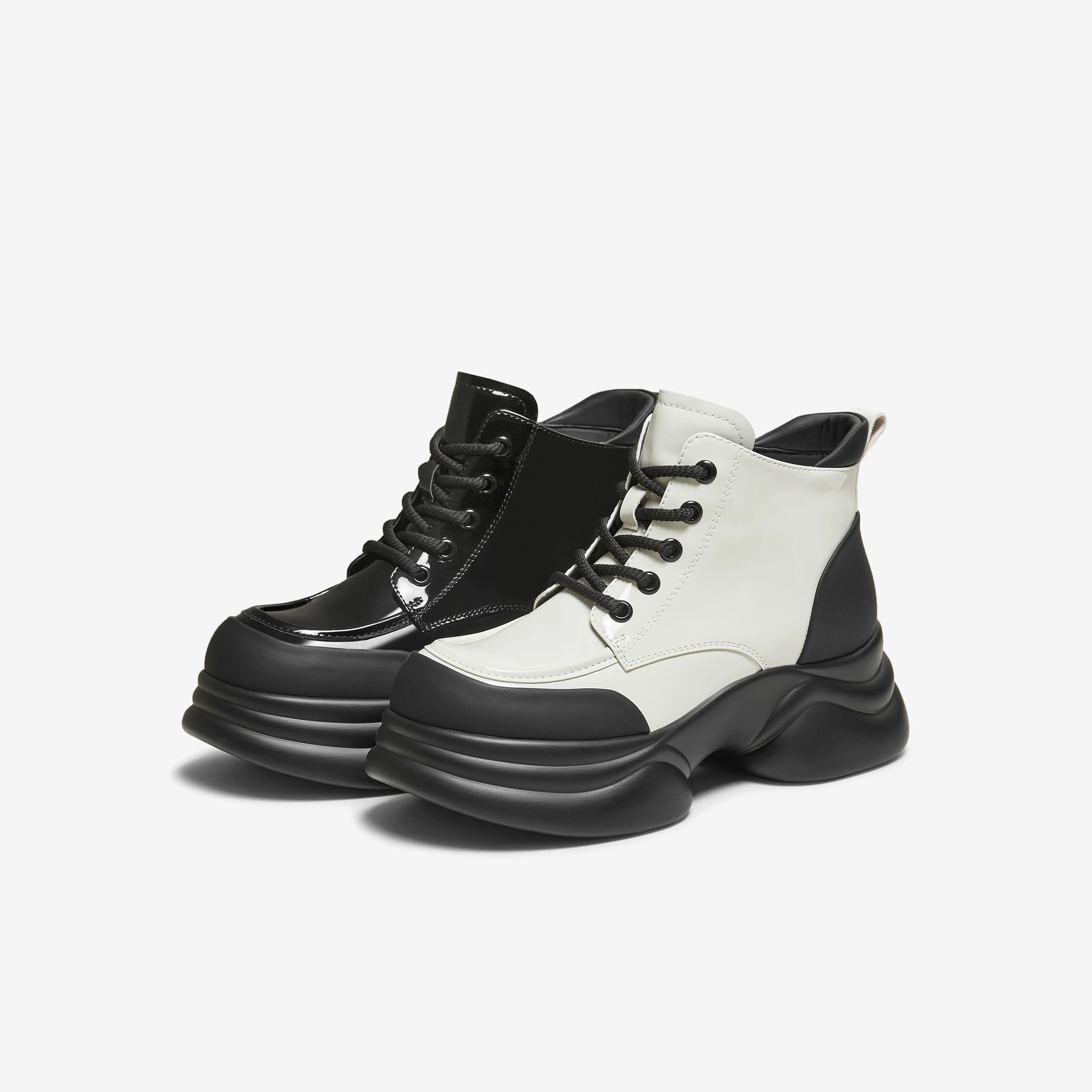 Giày bốt nữ TATA 2025 Giày bốt Martin đa năng Giày bốt ngắn màu đen mới Giày bốt công sở đế dày CCJ08DD5