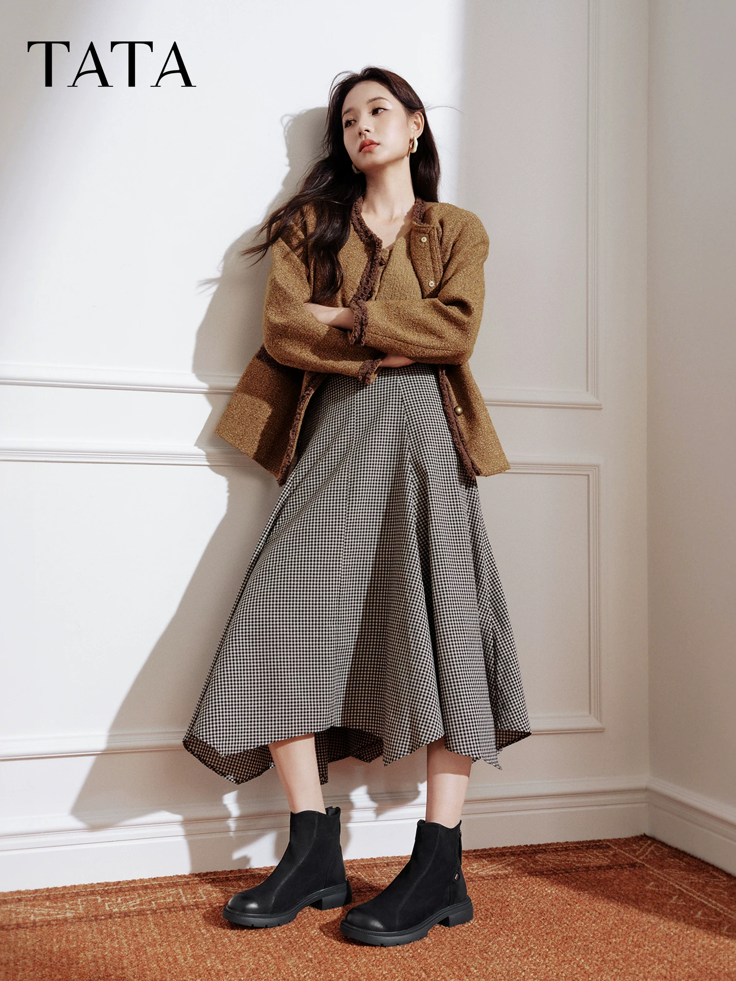 Giày bốt da cừu mùa đông của phụ nữ TATA Giày bốt thời trang Giày bốt ngắn sành điệu Giày bốt ống ngắn mới Giày bốt gót nhọn WXB05DD5