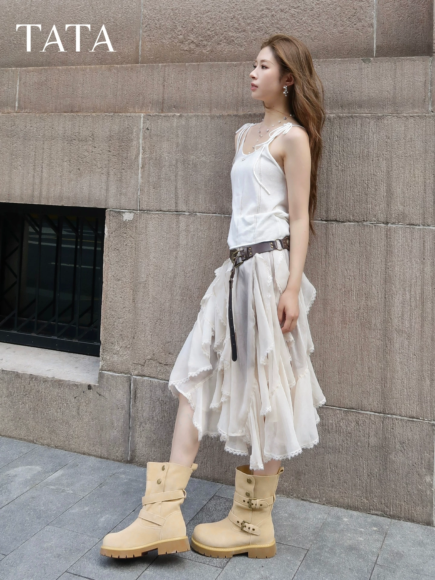 Giày bốt phương Tây TATA dành cho nữ Giày bốt màu vàng mùa đông Giày bốt cao đến giữa bắp chân thời trang Giày bốt ngắn CF501DZ5